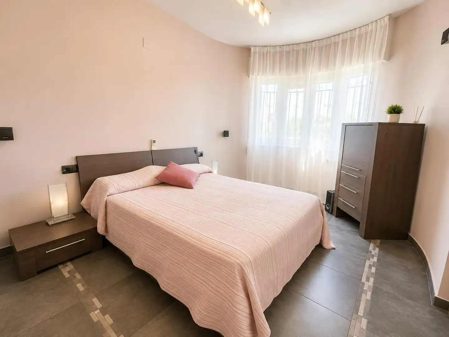 Dormitori de Casa o xalet en venda en El Campello amb Aire condicionat, Jardí privat i Terrassa