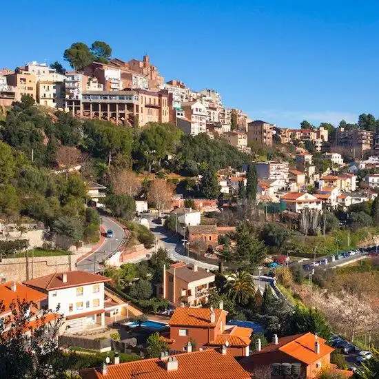 Vista exterior de Edifici en venda en Cornellà de Llobregat
