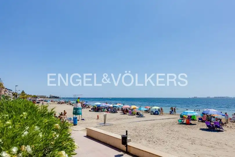 Vista exterior de Casa o chalet en venta en San Pedro del Pinatar con Aire acondicionado, Calefacción y Jardín privado
