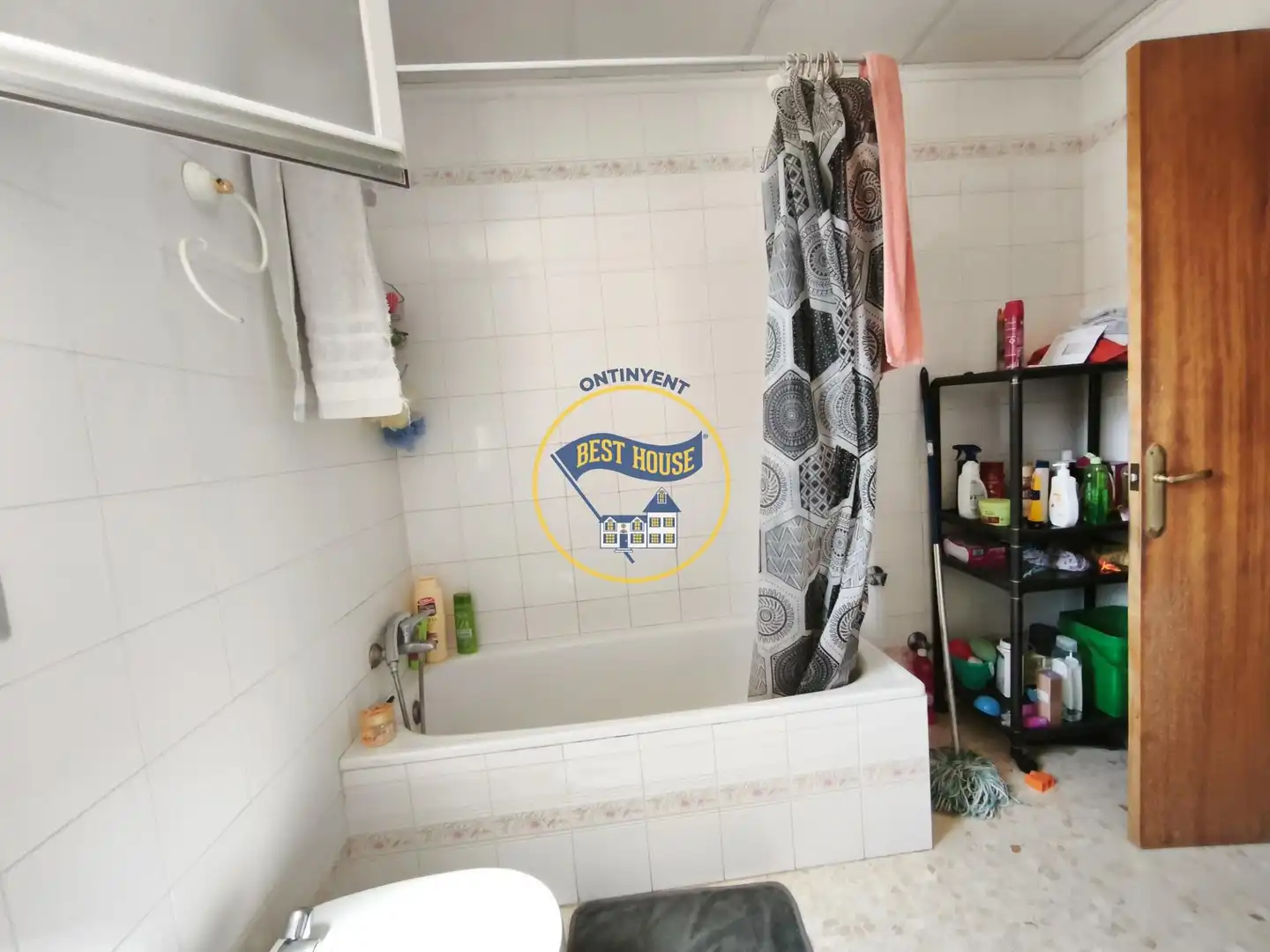 Badezimmer von Fabrikhallen zum Verkauf in Cañada