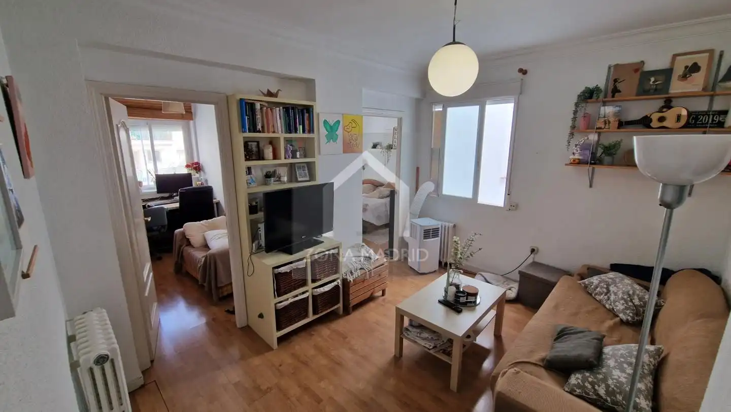 Living room of Flat for sale in Madrid  with Furnished