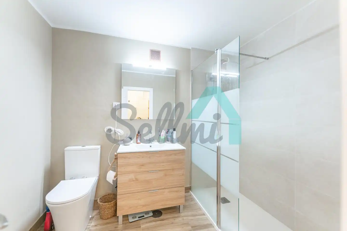 Bathroom of Flat for rent in Gijón   with Furnished
