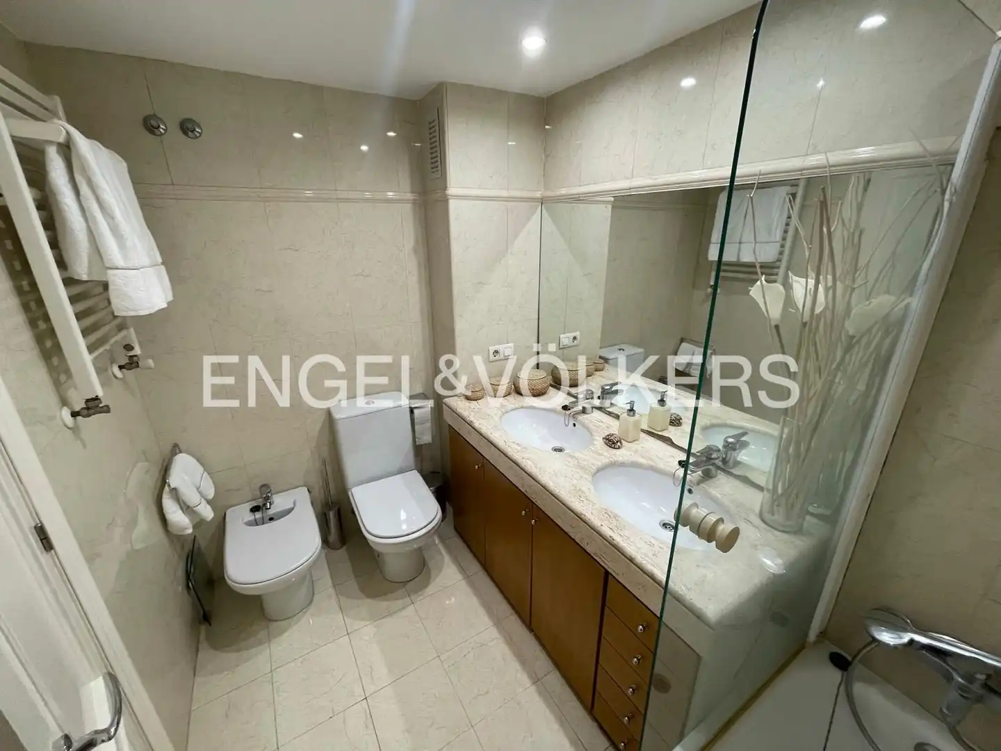 Baño de Piso de alquiler en Valencia con Aire acondicionado, Calefacción y Parquet