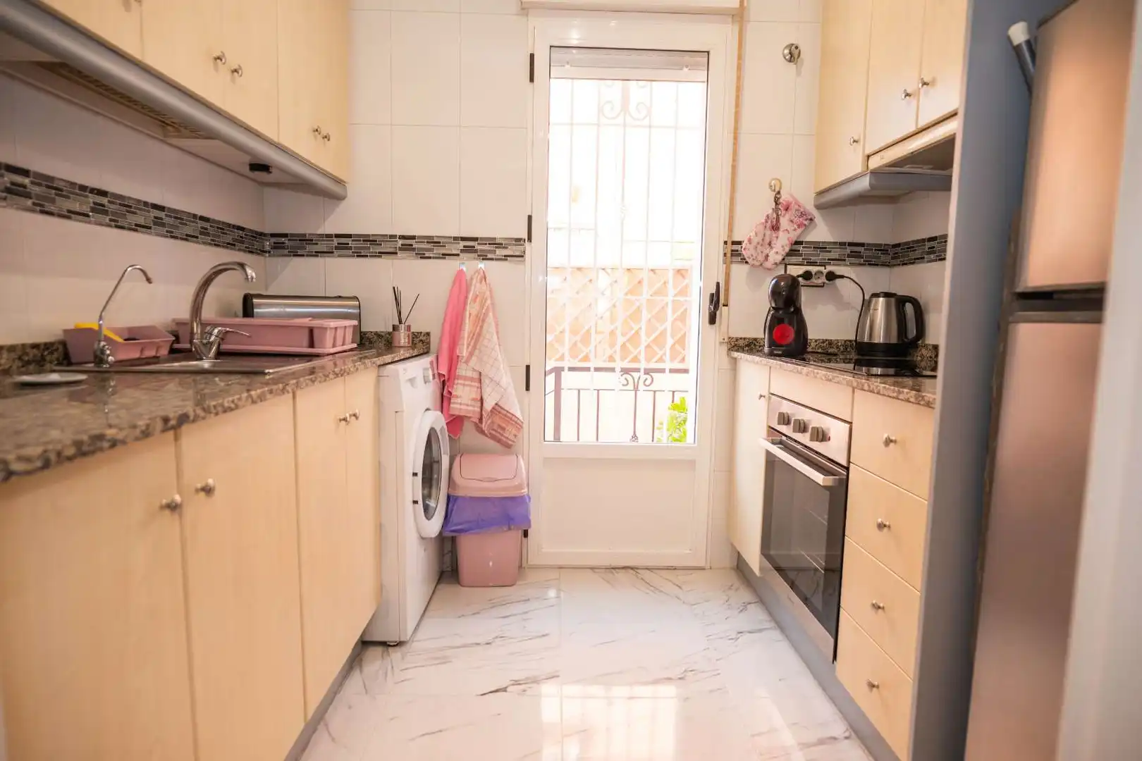 Cuina de Casa adosada en venda en Los Montesinos amb Aire condicionat, Jardí privat i Terrassa