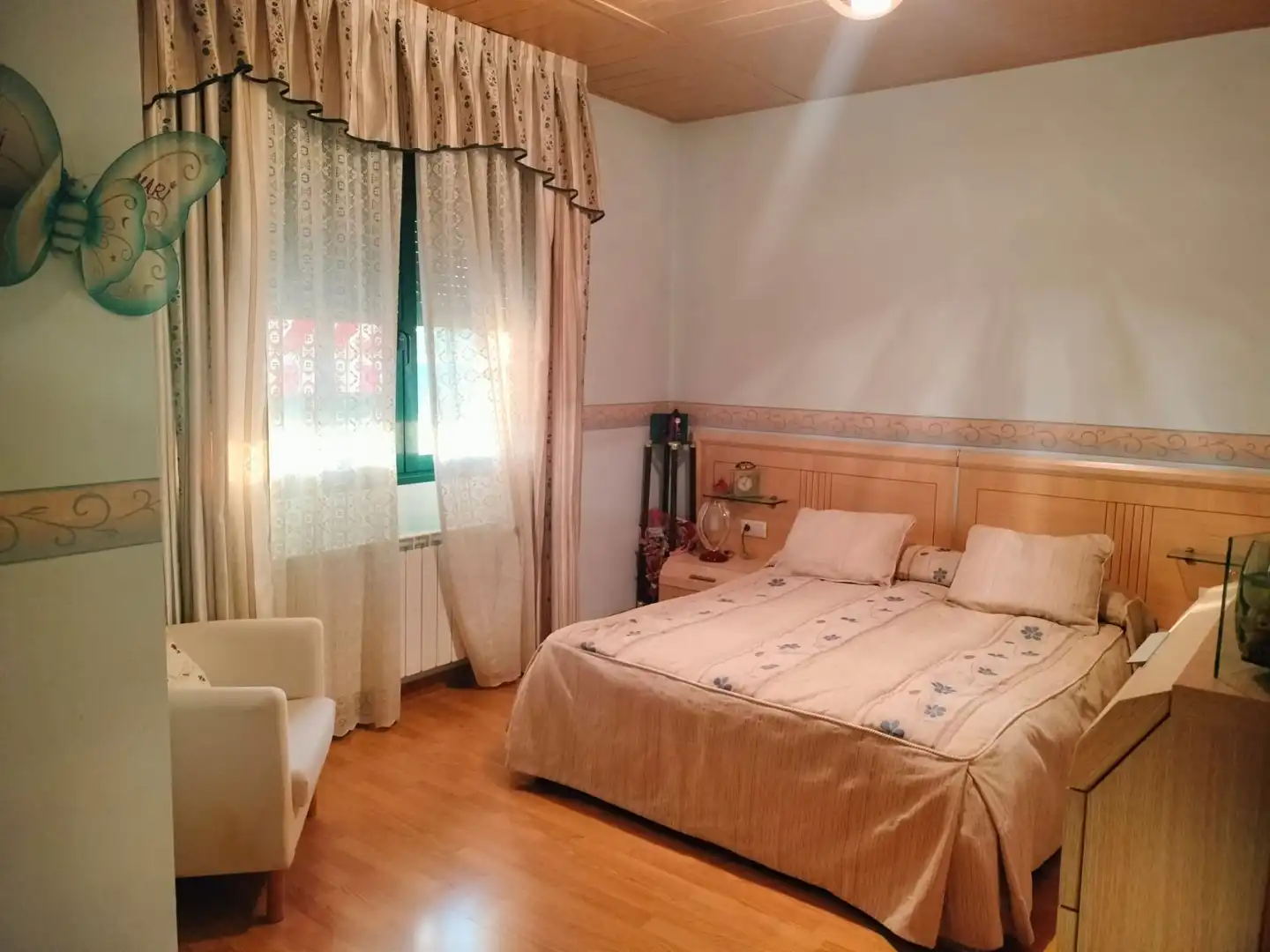 Dormitori de Casa adosada en venda en Argamasilla de Calatrava amb Aire condicionat, Calefacció i Terrassa