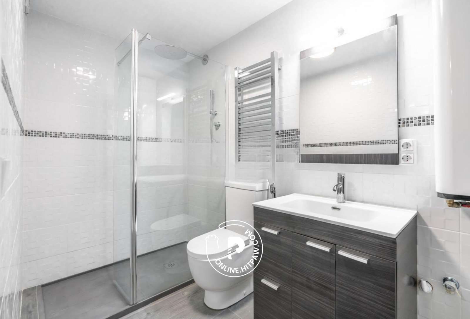 Bathroom of Study for share in  Madrid Capital  with Air Conditioner, Heating and Terrace