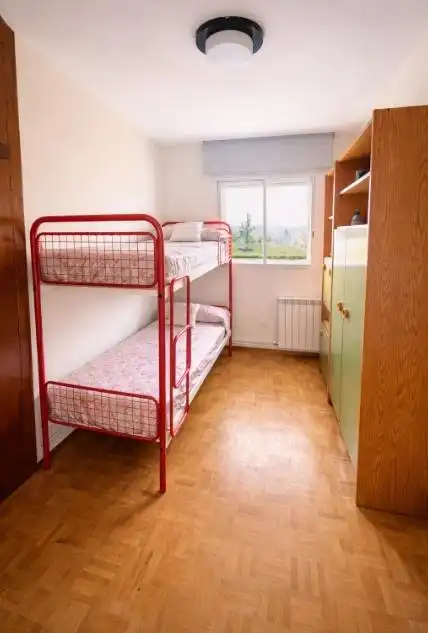 Dormitori de Pis en venda en Las Navas del Marqués  amb Calefacció, Terrassa i Traster
