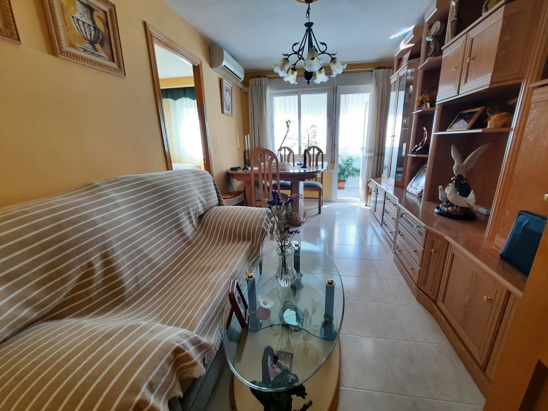 Living room of Flat for sale in  Madrid Capital  with Air Conditioner, Terrace and Furnished
