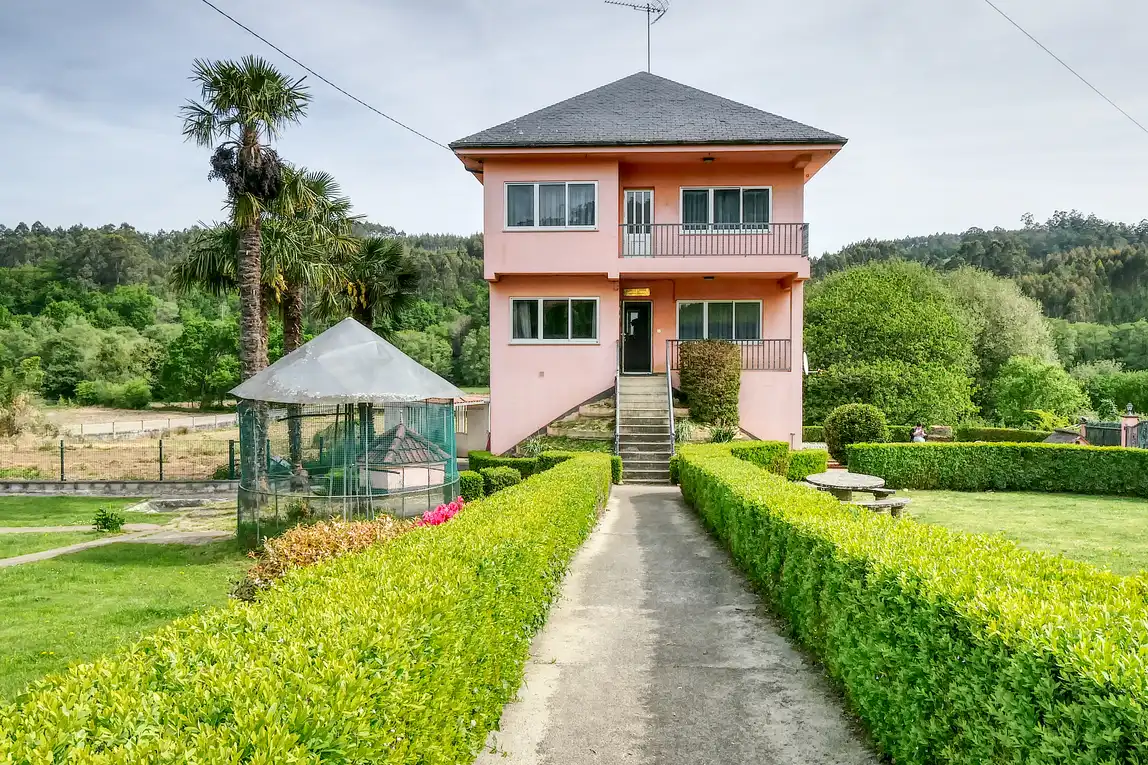 Vista exterior de Casa o chalet en venta en A Laracha   con Calefacción, Jardín privado y Trastero