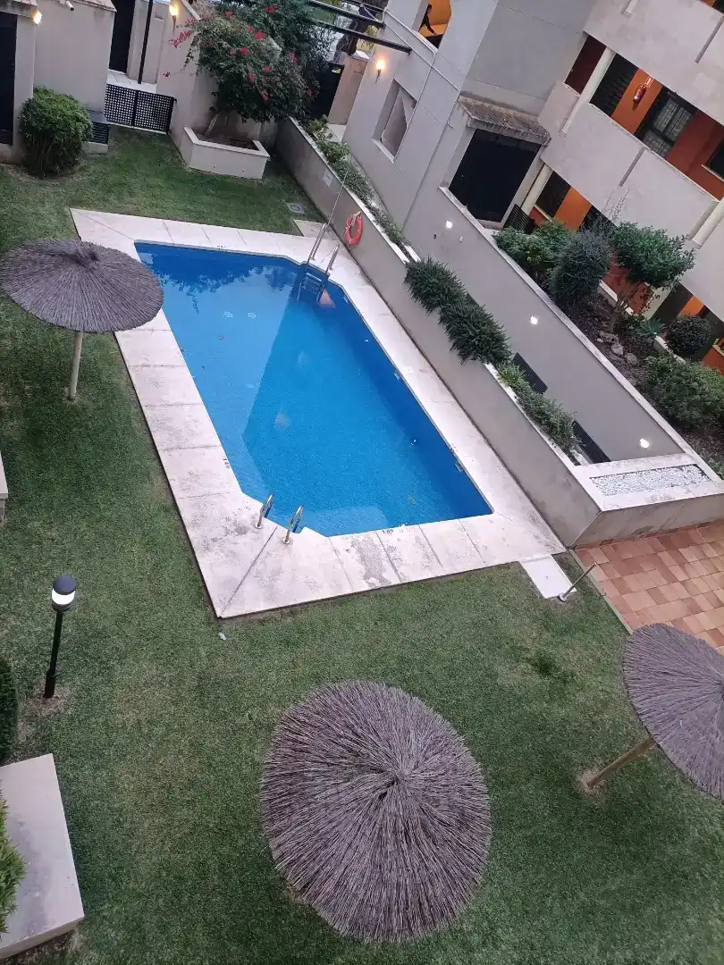 Piscina de Apartament en venda en El Puerto de Santa María amb Aire condicionat, Jardí privat i Piscina