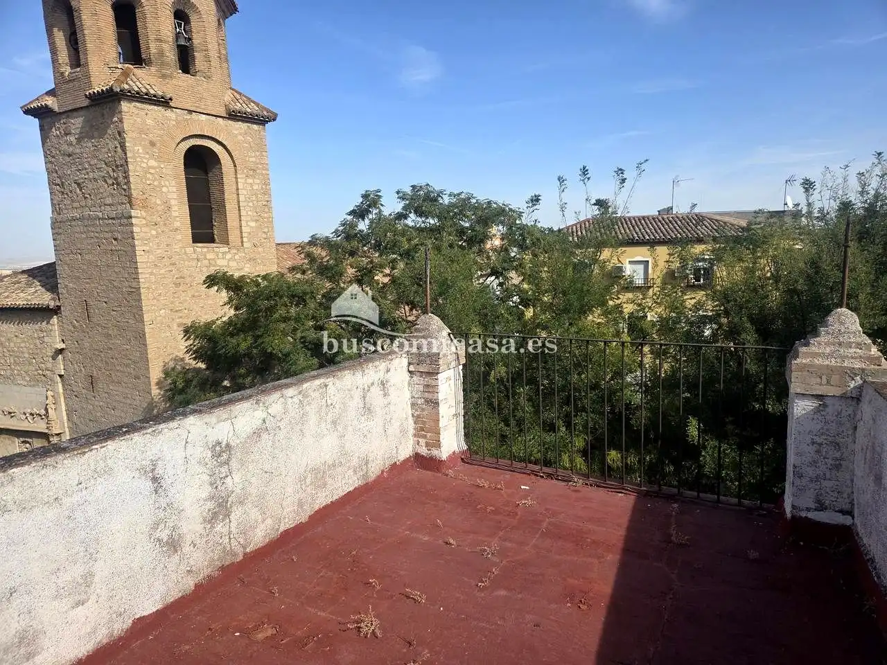 Vista exterior de Casa adosada en venda en Jaén amb Terrassa i Balcó