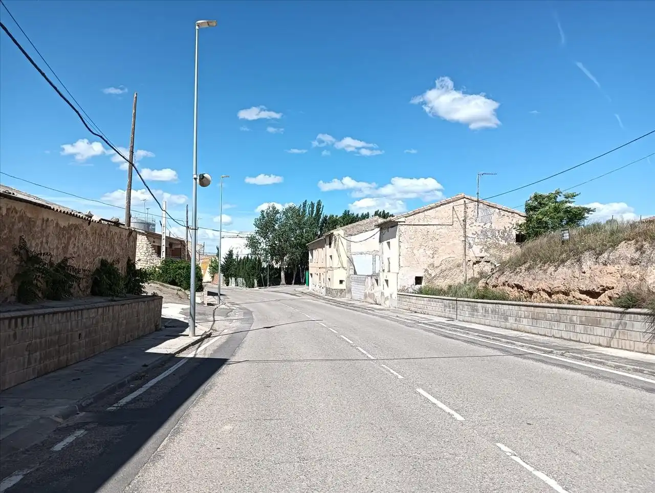 Vista exterior de Pis en venda en La Puebla de Híjar, Teruel