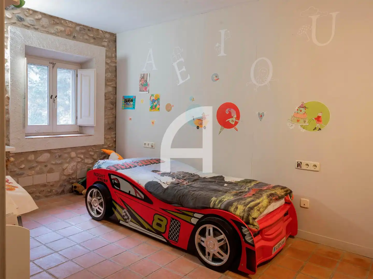 Habitación de Finca rústica en venta en Sant Miquel de Fluvià con Calefacción, Piscina y Amueblado