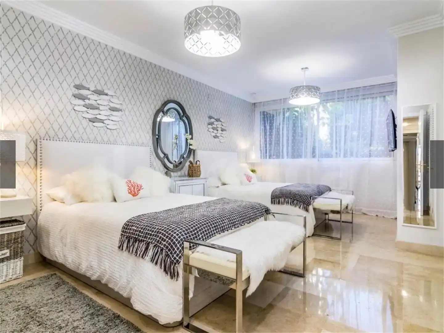 Dormitori de Apartament en venda en Marbella amb Aire condicionat i Piscina