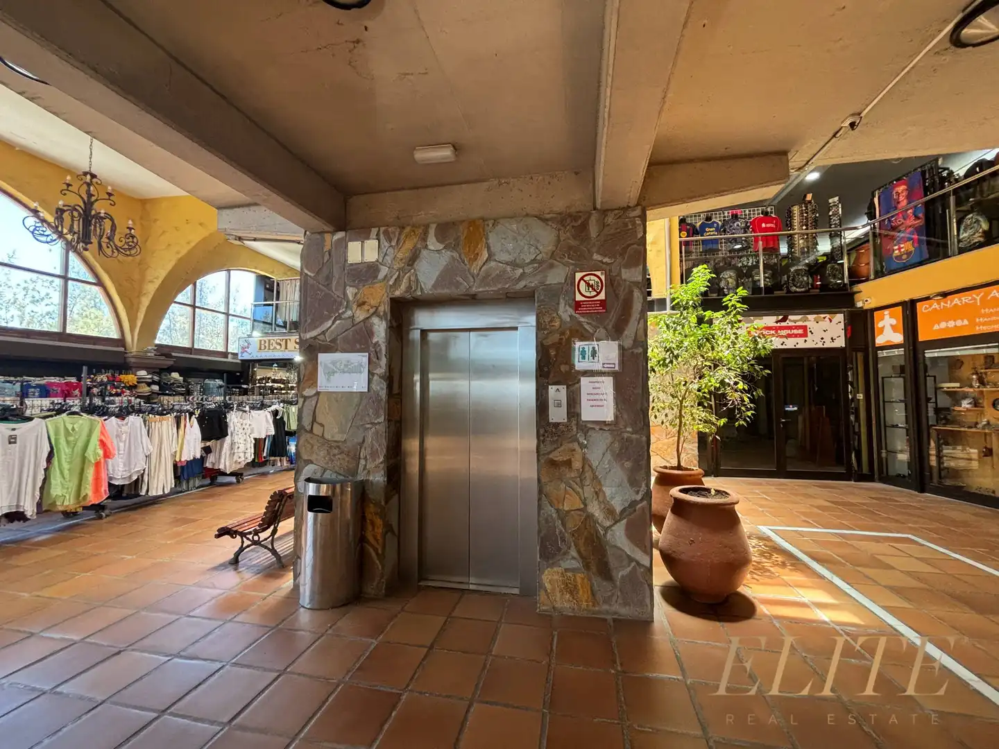 Commercial properties for sale in San Bartolomé de Tirajana  with Air Conditioner