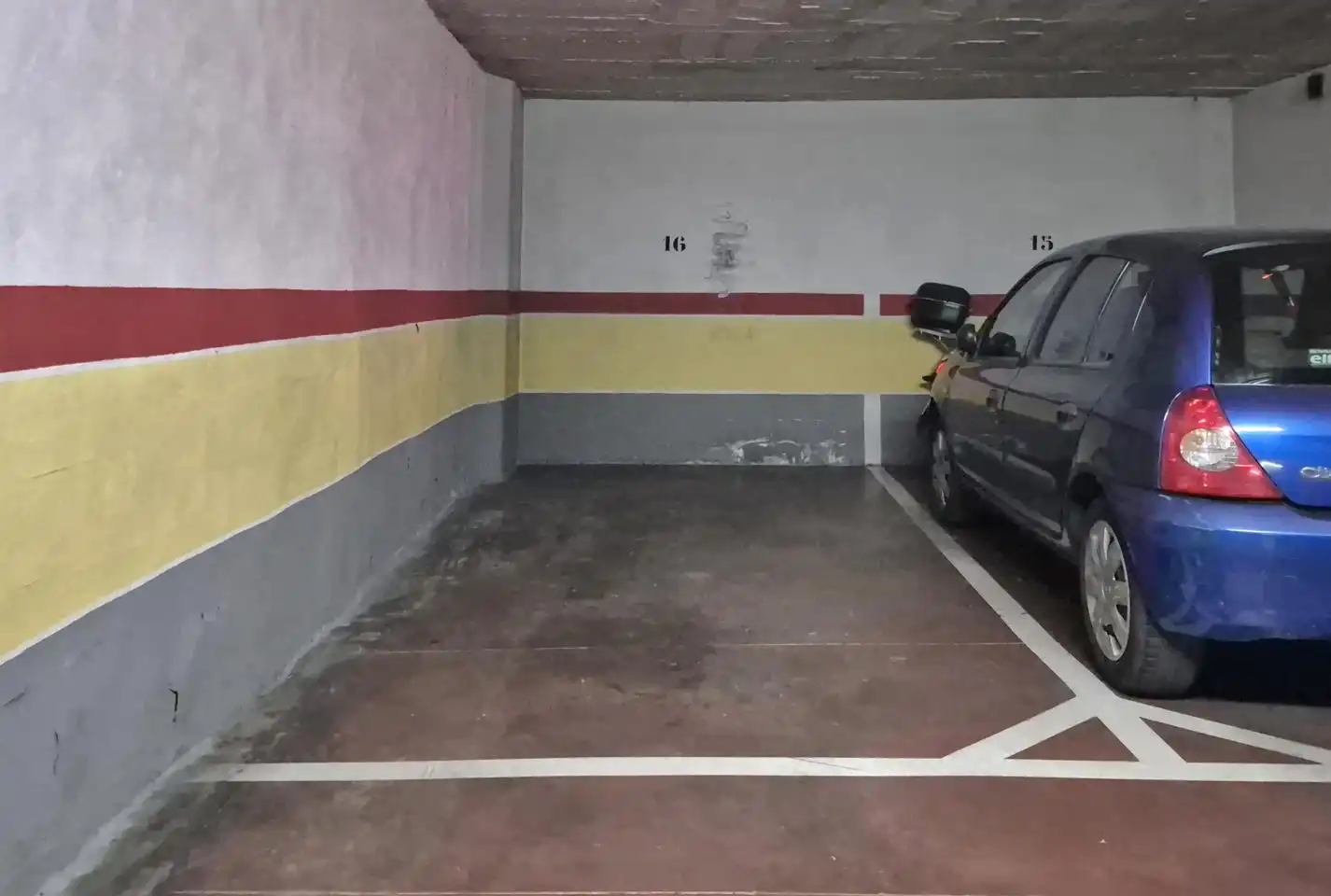 Aparcament de Pis en venda en Terrassa amb Calefacció i Balcó