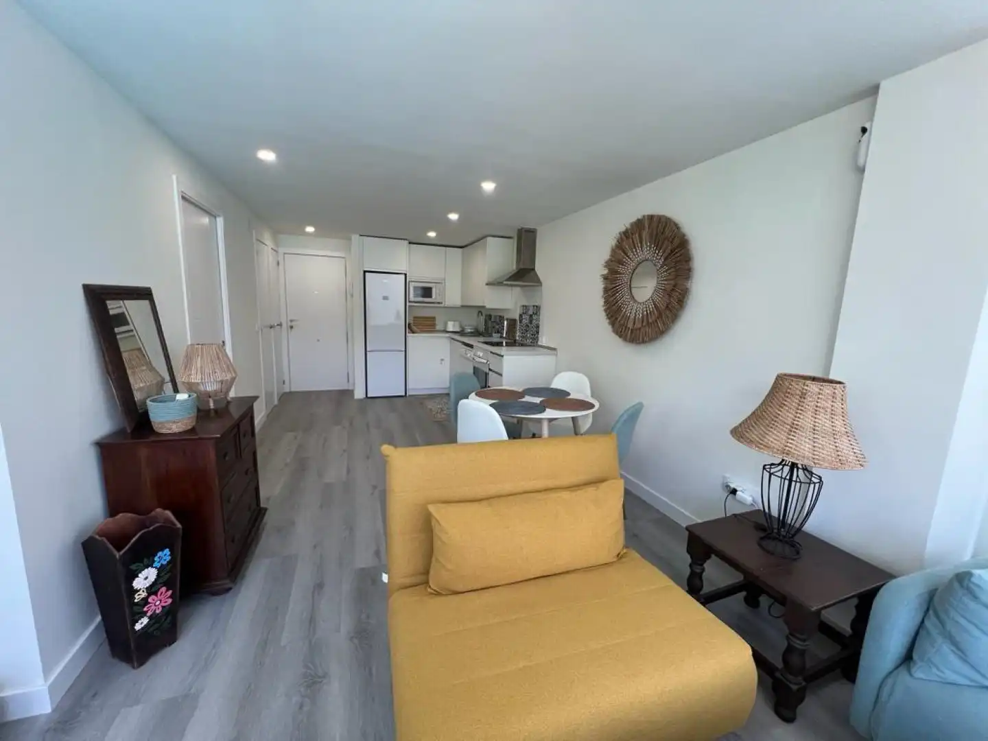 Wohnzimmer von Wohnungen zur Miete in Estepona mit Klimaanlage, Terrasse und Schwimmbad