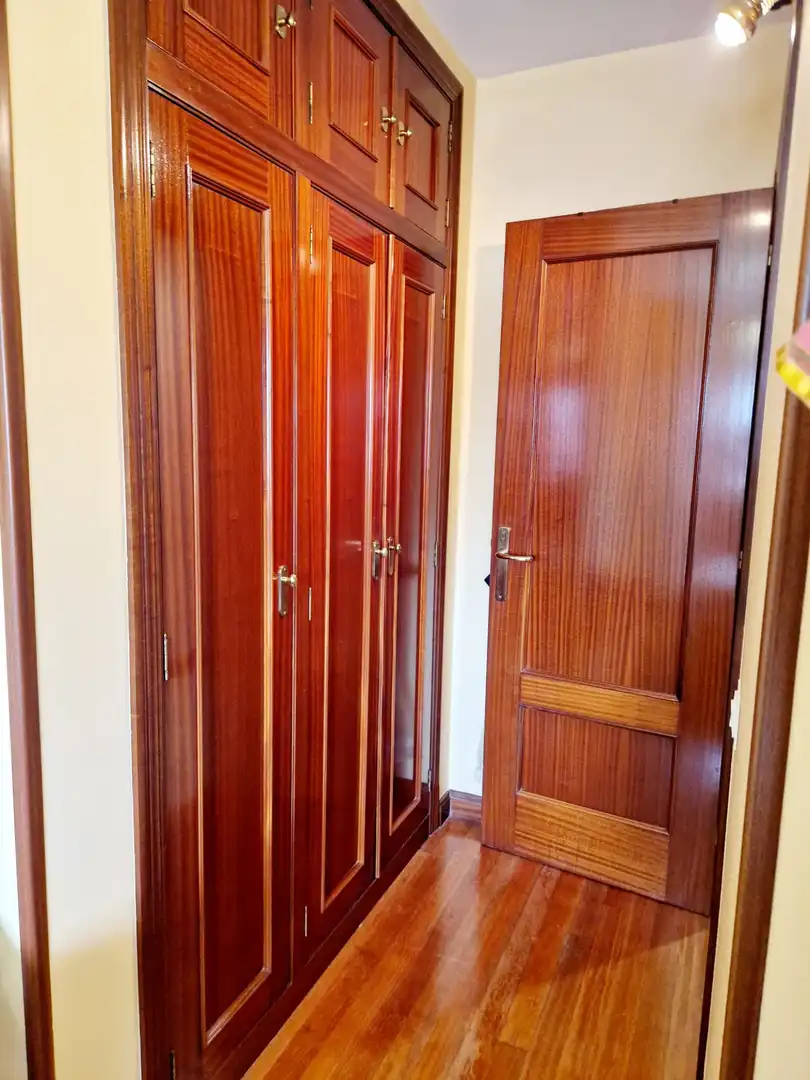 Piso en venta en Avilés con Calefacción, Parquet y Terraza