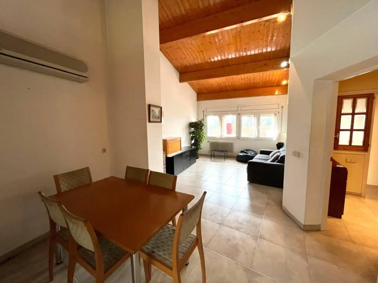 Sala de estar de Casa o chalet en venta en Girona con Aire acondicionado, Calefacción y Jardín privado