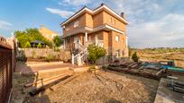 Vista exterior de Casa o xalet en venda en Villanueva de Perales amb Aire condicionat, Calefacció i Jardí privat