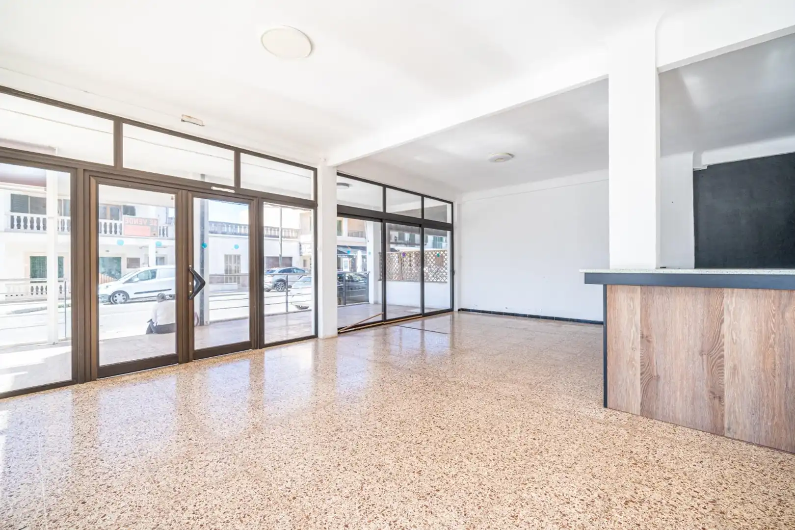 Commercial properties for sale in Llucmajor  with Air Conditioner, Heating and Terrace