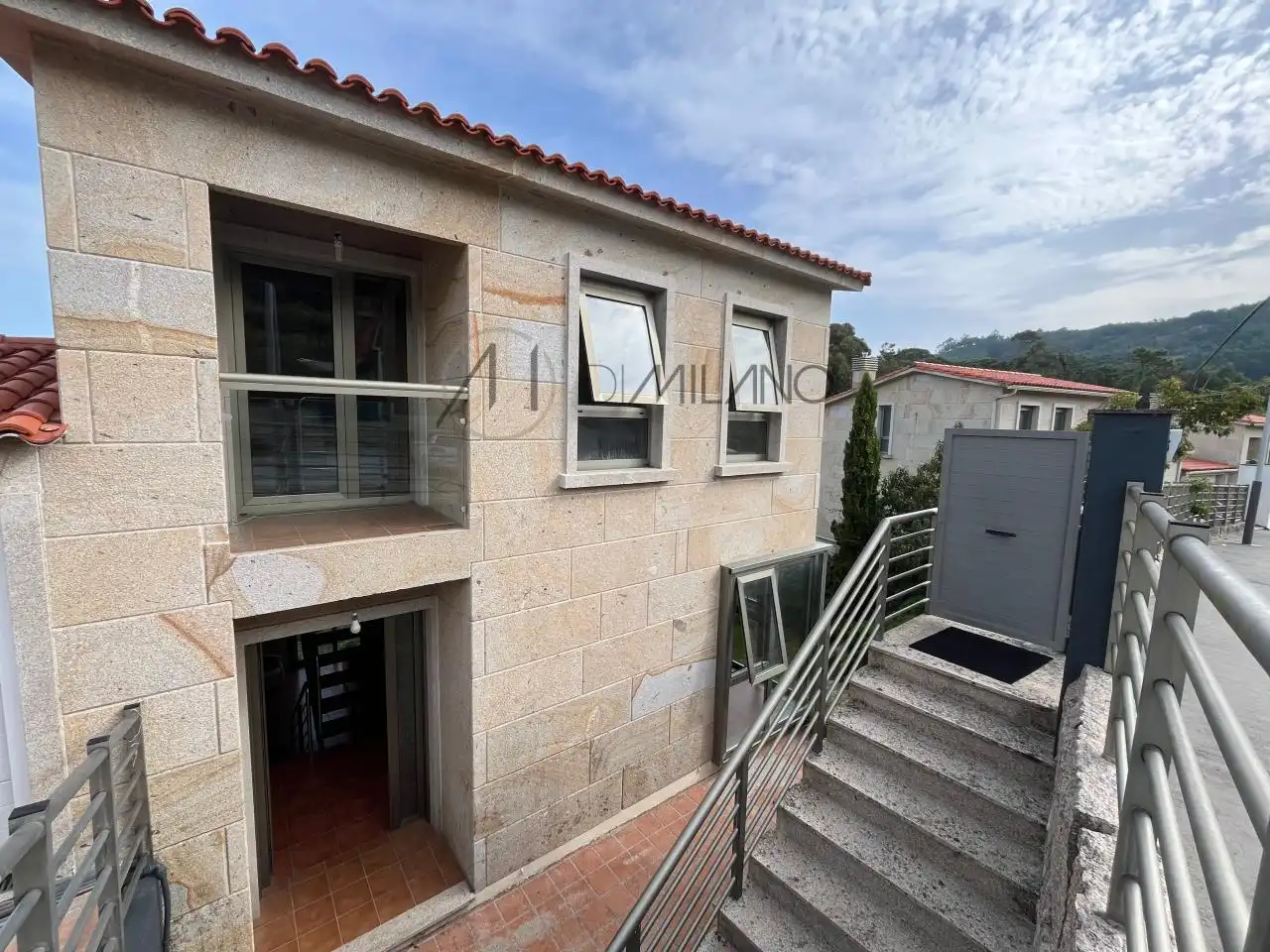 Vista exterior de Casa o chalet en venta en Cangas  con Calefacción, Jardín privado y Terraza