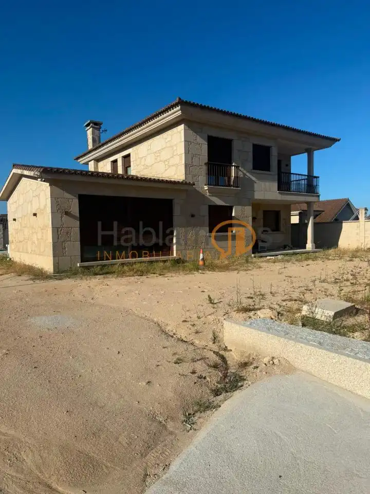 Casa o chalet en venta en Vilanova de Arousa con Calefacción, Jardín privado y Terraza