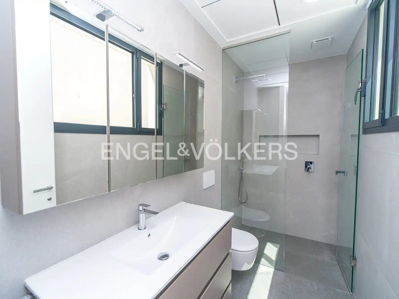 Bathroom of Houses for sale in Elche / Elx  with Air Conditioner, Heating and Private garden