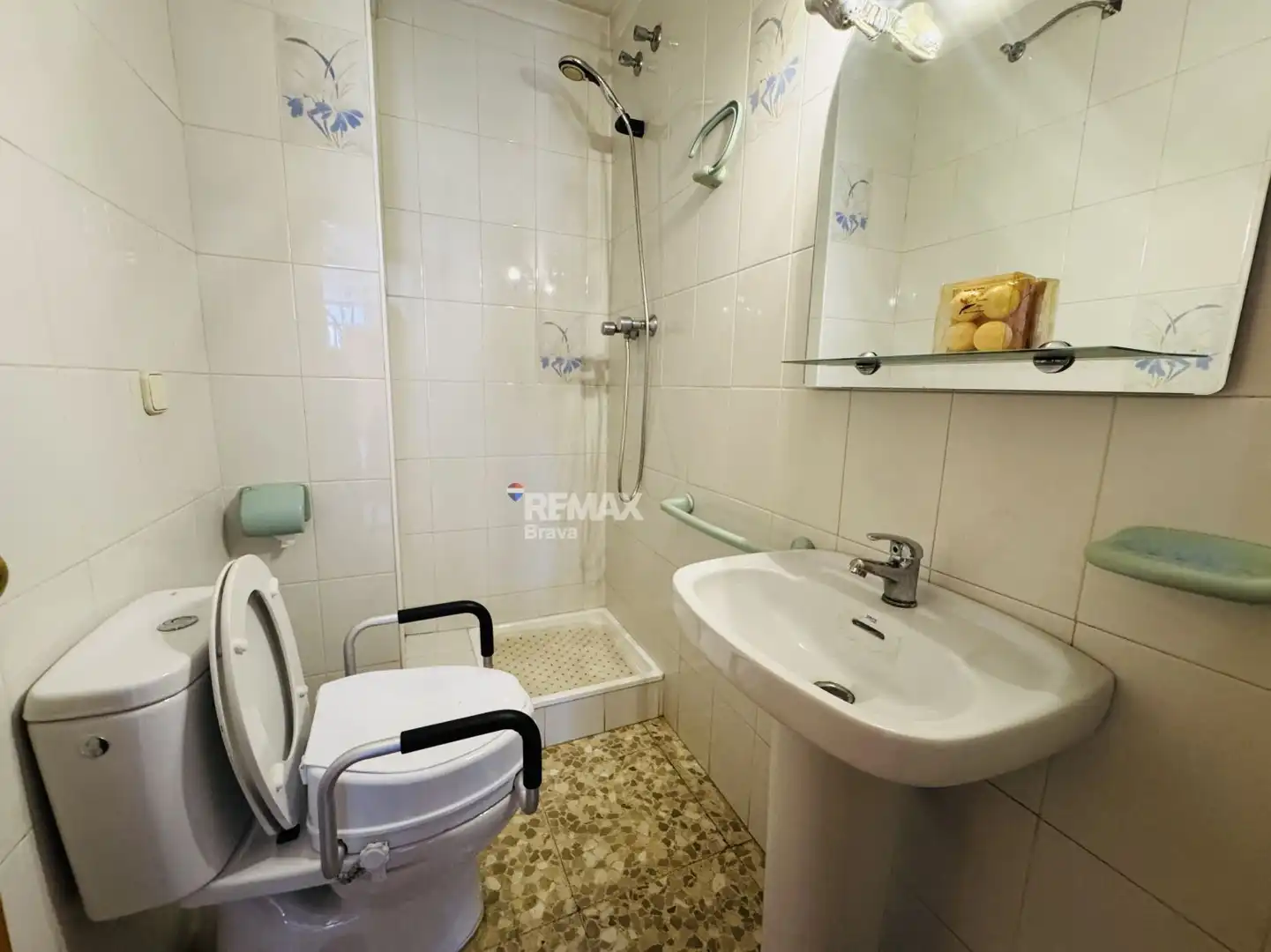 Bany de Casa o xalet en venda en Amer amb Jardí privat, Terrassa i Traster