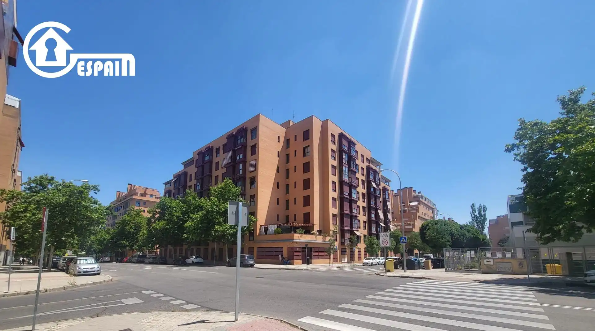 Vista exterior de Pis en venda en Madrid amb Aire condicionat, Calefacció i Jardí privat