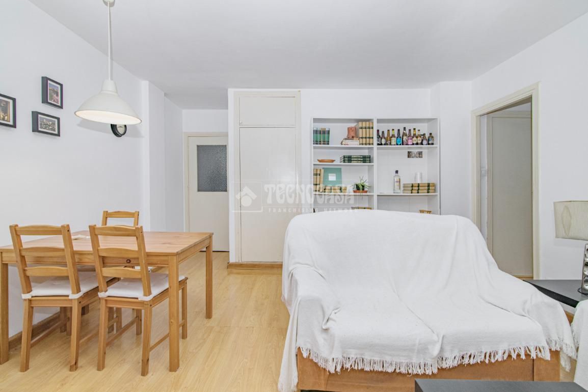 Living room of Flat for sale in  Granada Capital  with Balcony