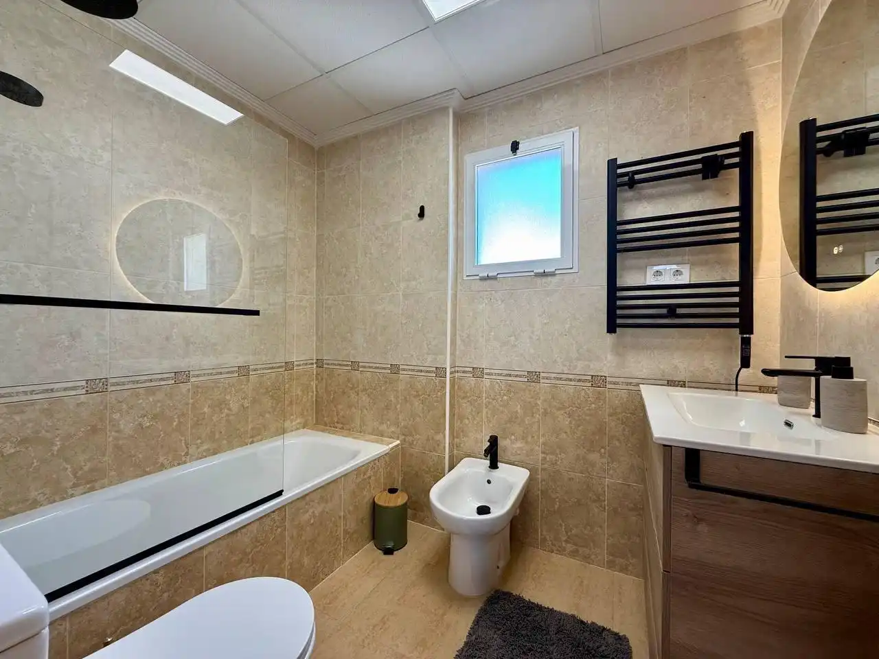 Baño de Apartamento en venta en Guardamar del Segura con Aire acondicionado, Jardín privado y Terraza
