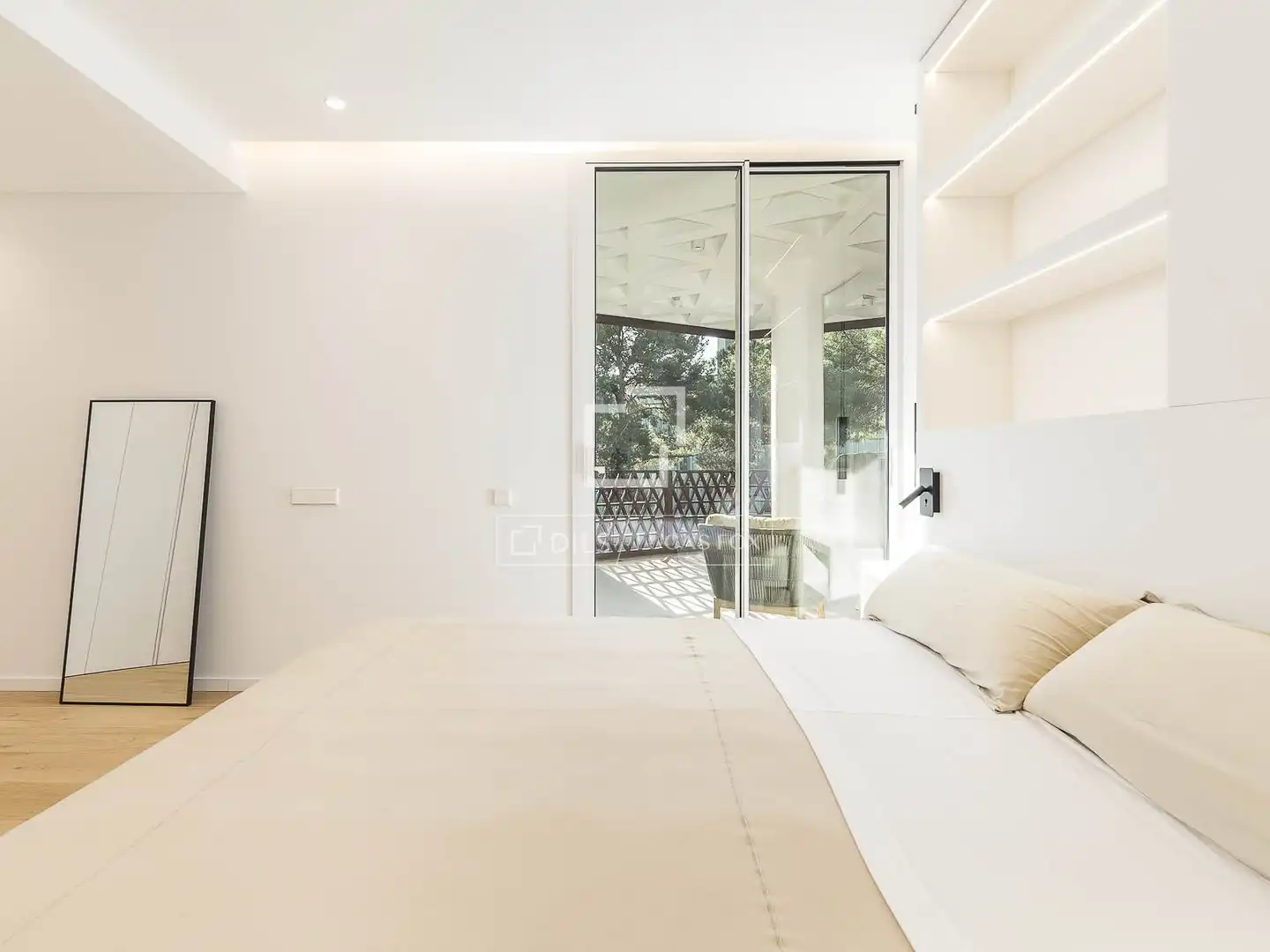 Schlafzimmer von Wohnung zum Verkauf in Barcelona mit Klimaanlage, Heizung und Privatgarten