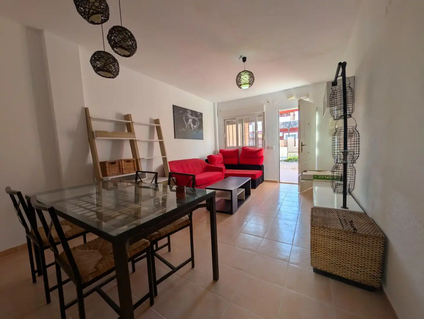 Sala d'estar de Casa adosada en venda en Mazarrón amb Aire condicionat, Jardí privat i Piscina comunitària