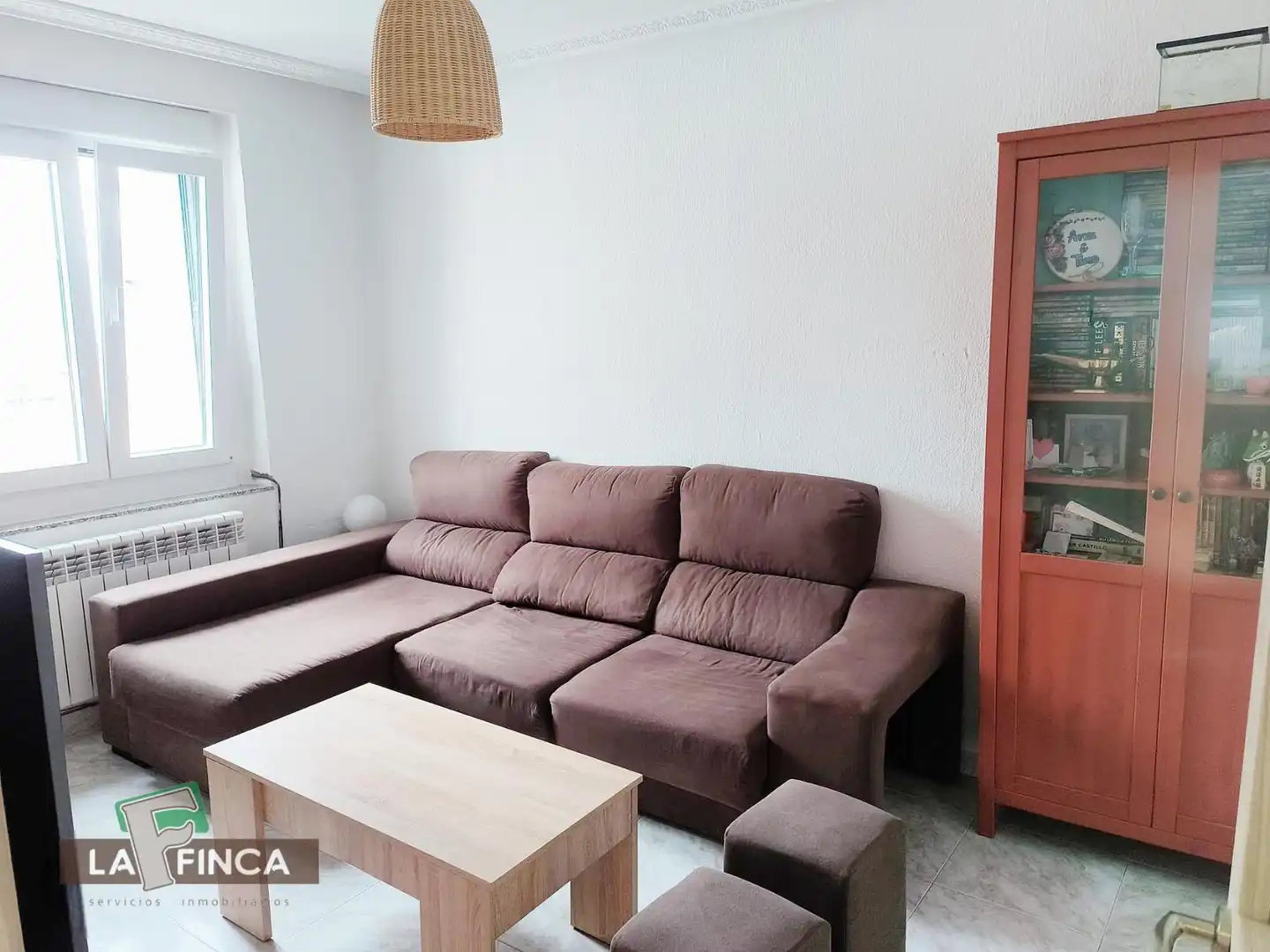 Sala d'estar de Pis en venda en Oviedo  amb Calefacció i Moblat