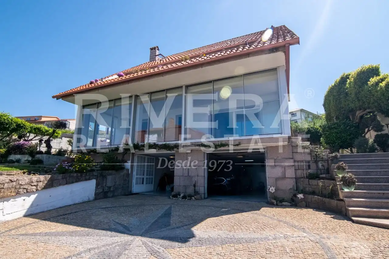 Vista exterior de Casa o xalet en venda en Redondela amb Calefacció i Jardí privat