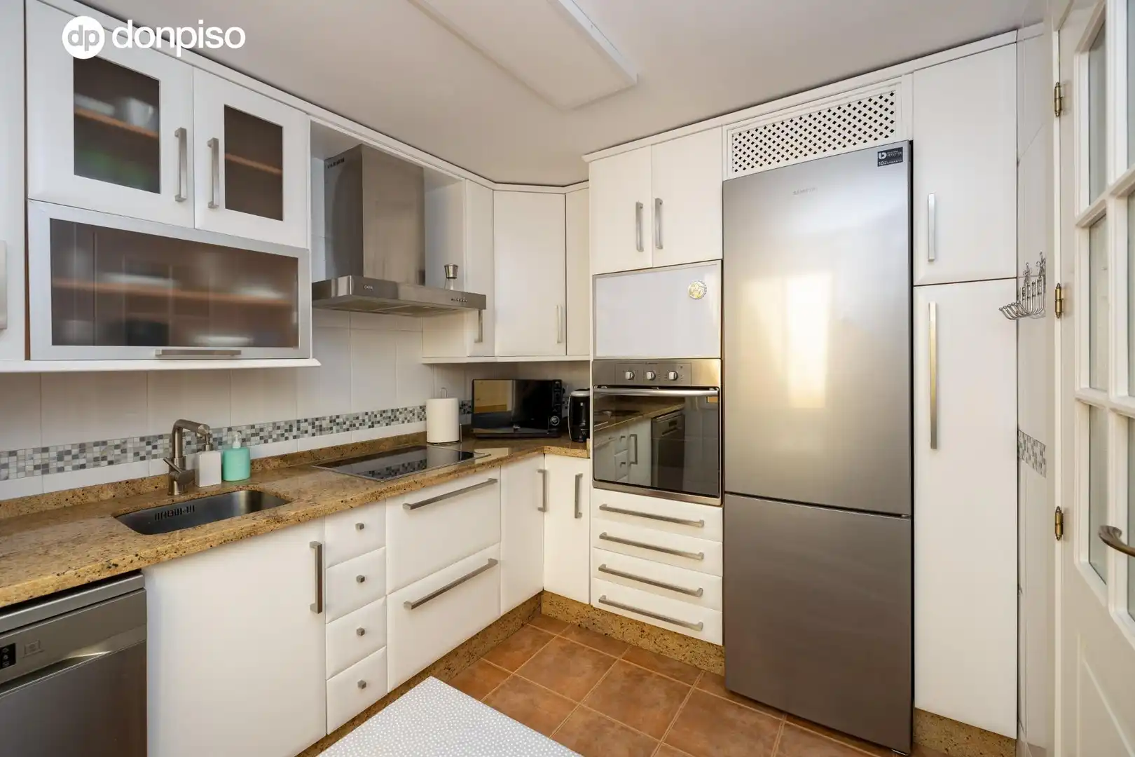 Casa aparellada amb terrassa en venda a MARIA PINET 10, imagen 18