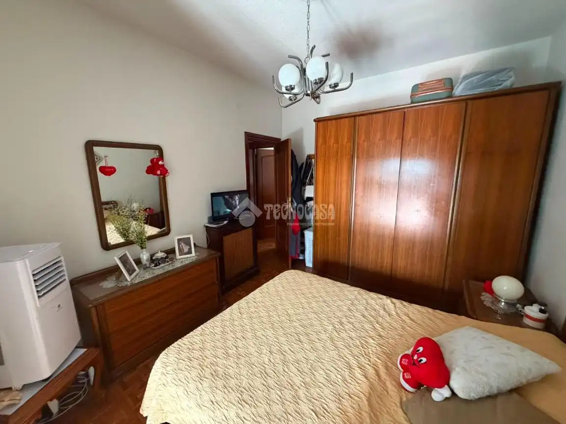 Flat for sale in C. Hermanos Álvarez Quintero, La Alhóndiga