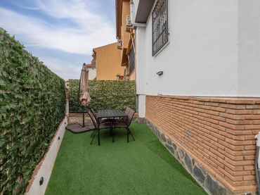Casa amb jardí en venda a Ogíjares