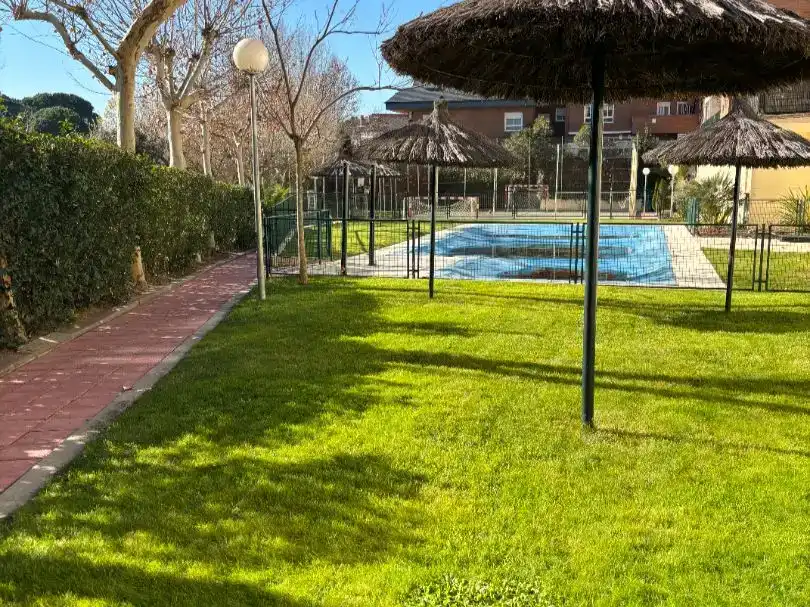 Jardí de Dúplex en venda en Majadahonda amb Aire condicionat, Parquet i Traster
