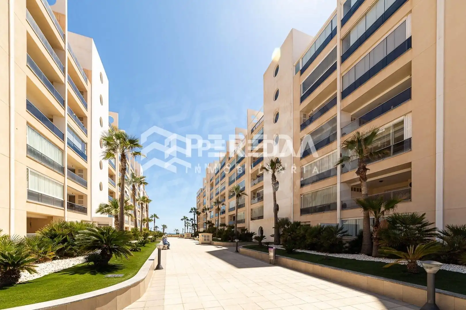 Außenansicht von Dachboden zum Verkauf in Roquetas de Mar mit Terrasse und Gemeinschaftspool
