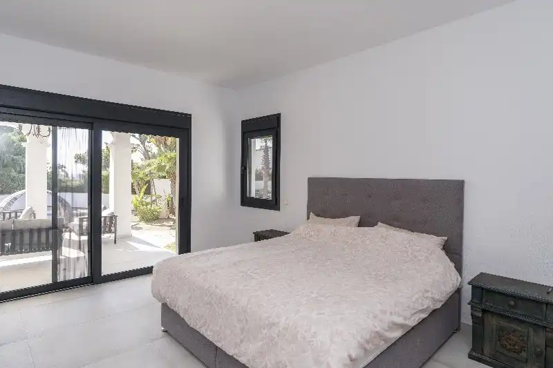 Chalet con piscina en venta en Elviria - Cabopino, imagen 9