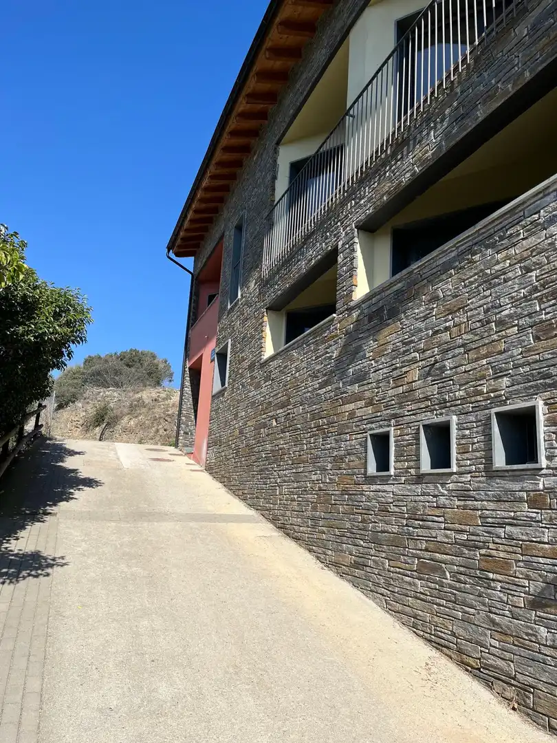 Vista exterior de Dúplex en venda en Montferrer i Castellbò amb Calefacció, Terrassa i Balcó
