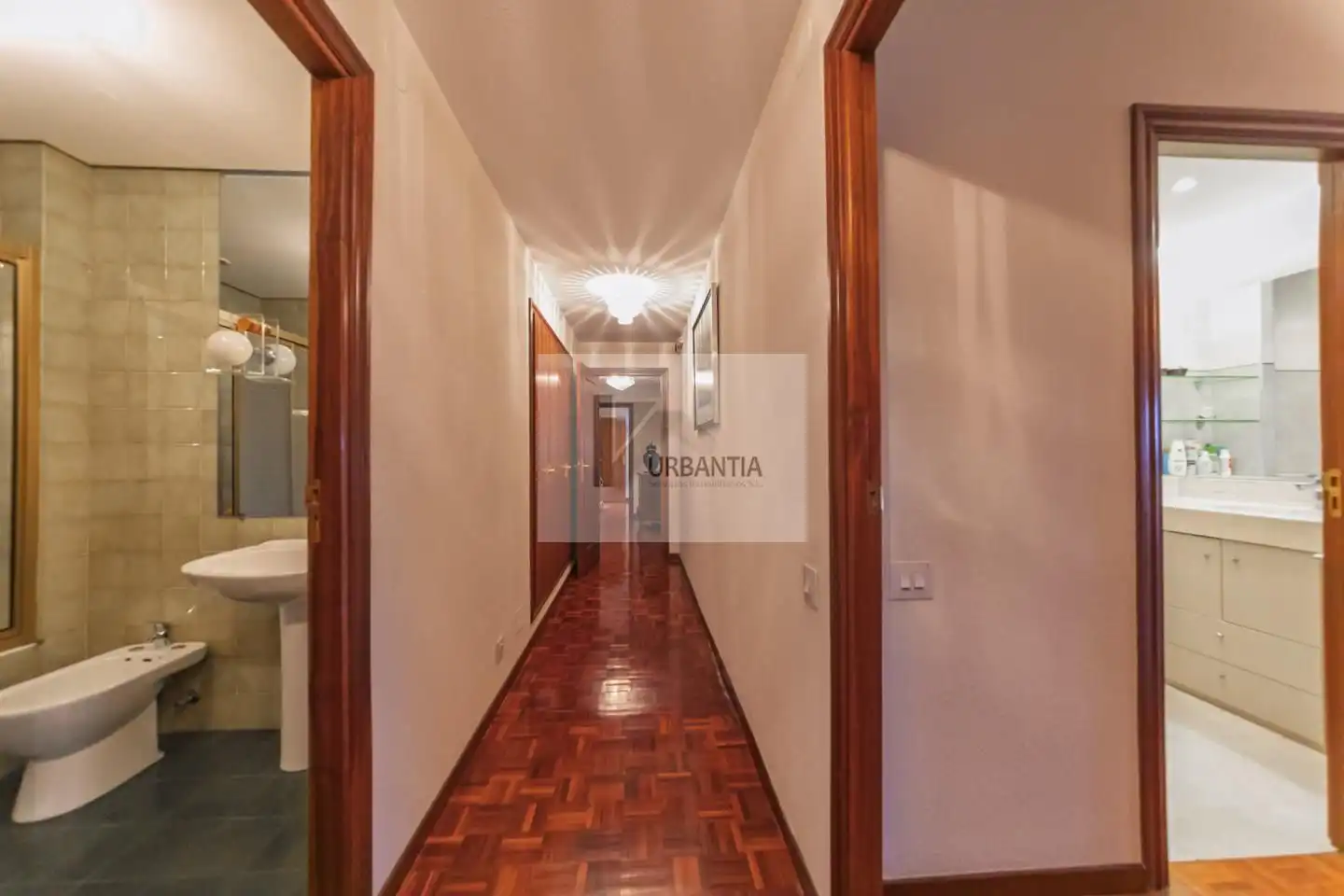 Piso en venta en  Pamplona / Iruña con Calefacción, Parquet y Terraza