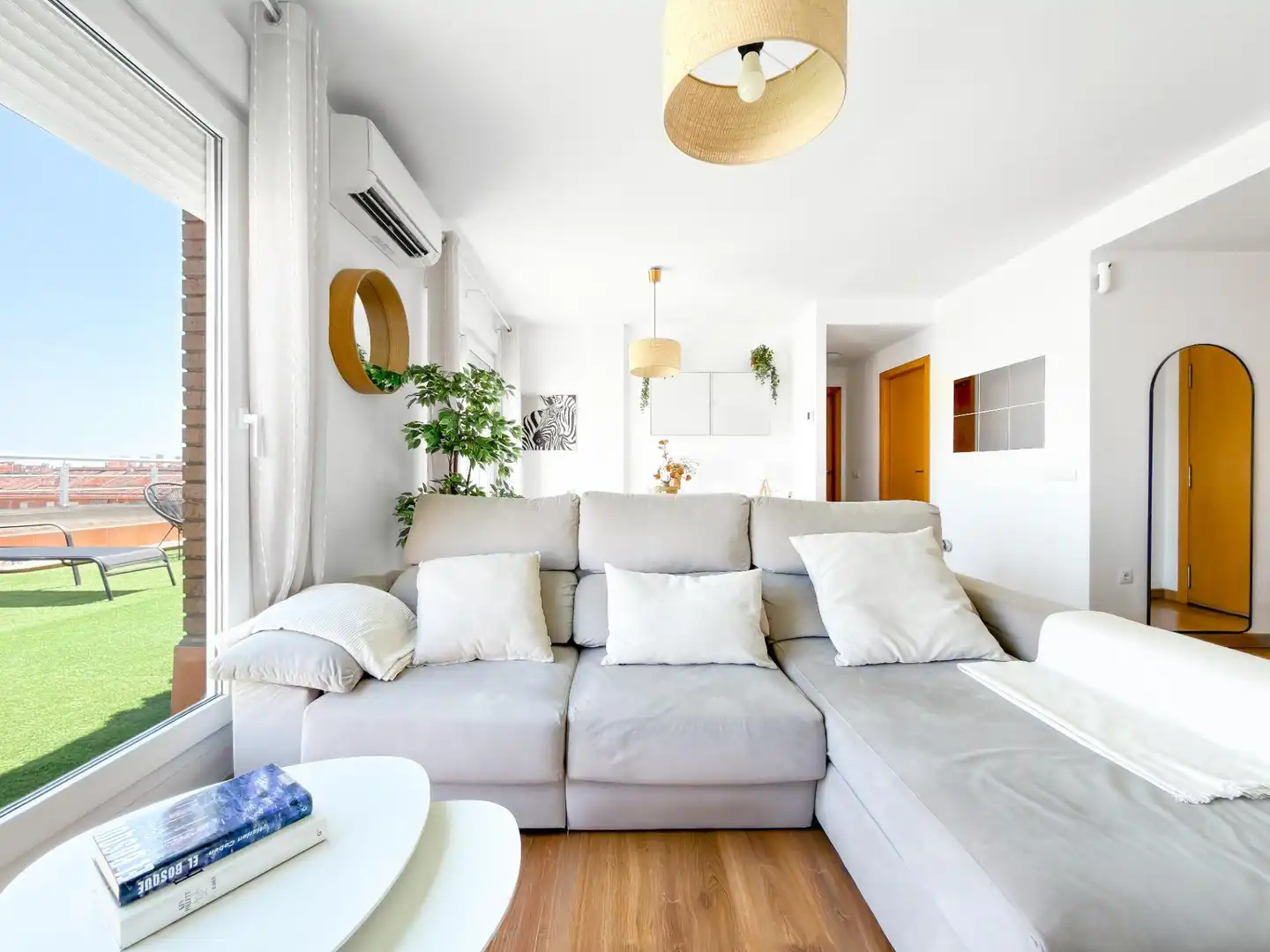 Wohnzimmer von Dachboden zum Verkauf in Museros mit Klimaanlage, Terrasse und Abstellraum