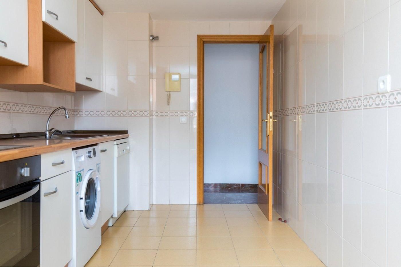 Kitchen of Flat for sale in  Zaragoza Capital  with Air Conditioner, Heating and Terrace