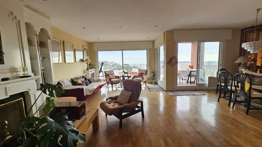 Sala d'estar de Casa o xalet en venda en Barcelona amb Aire condicionat, Calefacció i Jardí privat