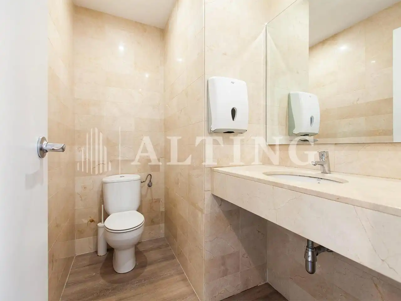 Office space with lift to rent in Catalunya, imagen 48