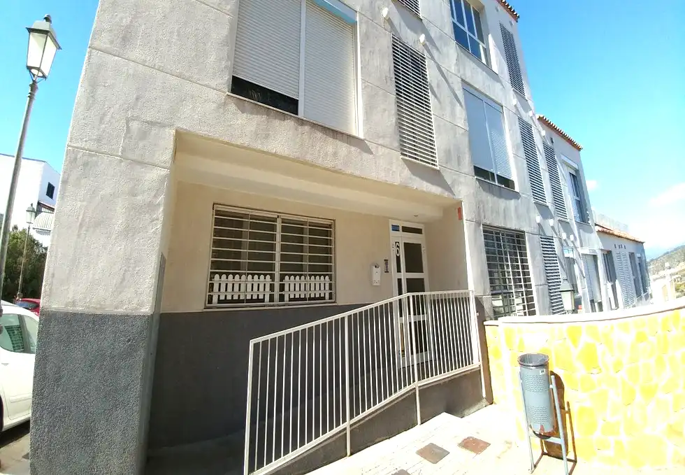 Vista exterior de Local en venta en Mislata