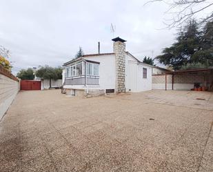 Exterior view of House or chalet to rent in San Martín de Valdeiglesias  with Heating, Private garden and Terrace